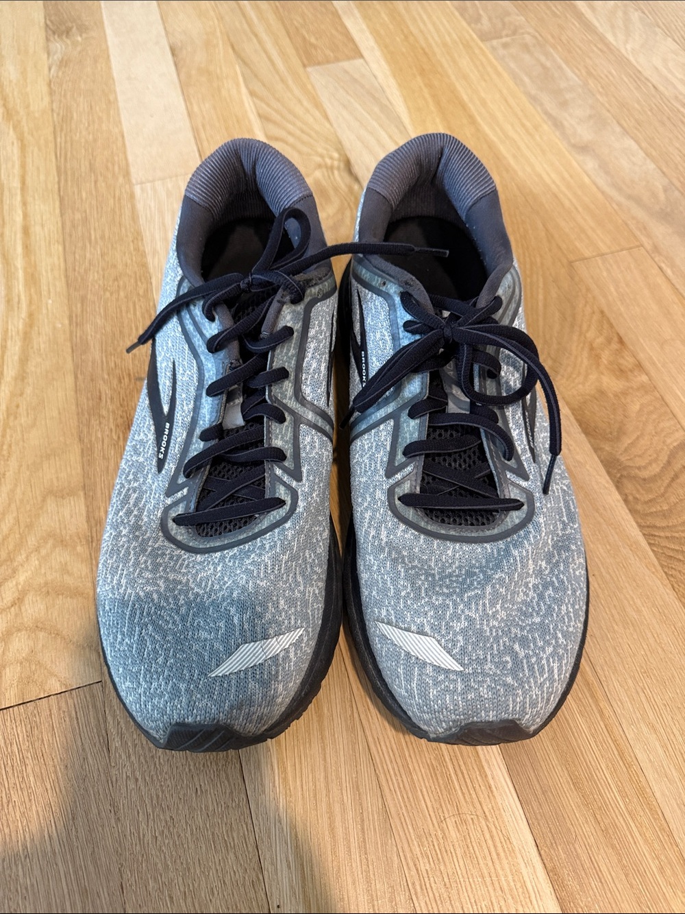 Brooks Men's Gray and Black Athletic Running Shoes